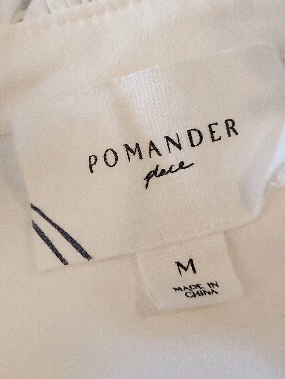 Tuckernuck Pomander Place White Selena Short Puff Sleeve Blouse Size Medium - Picture 13 of 15